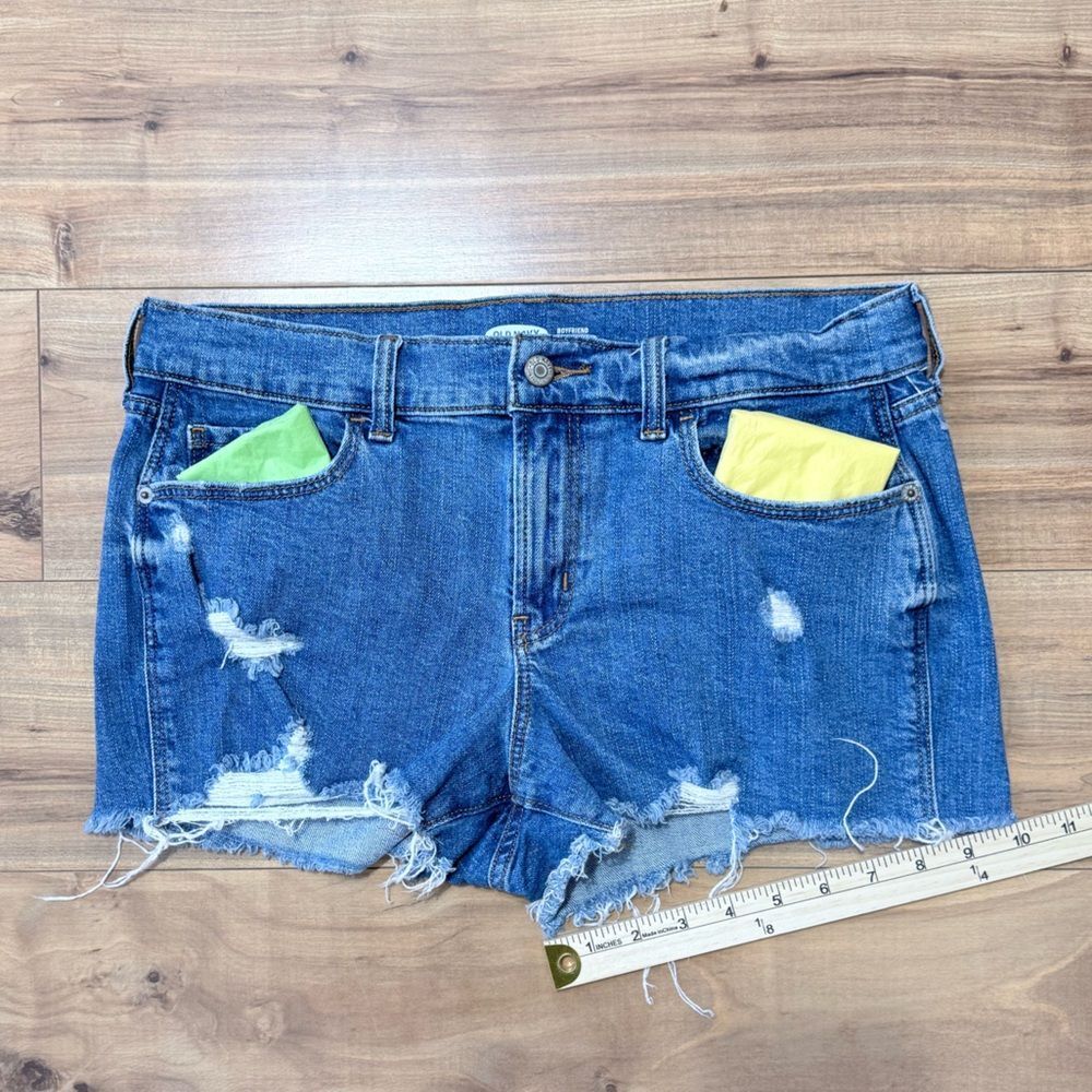 Old Navy Distressed Boyfriend Low Rise Women Jean Shorts Size 6